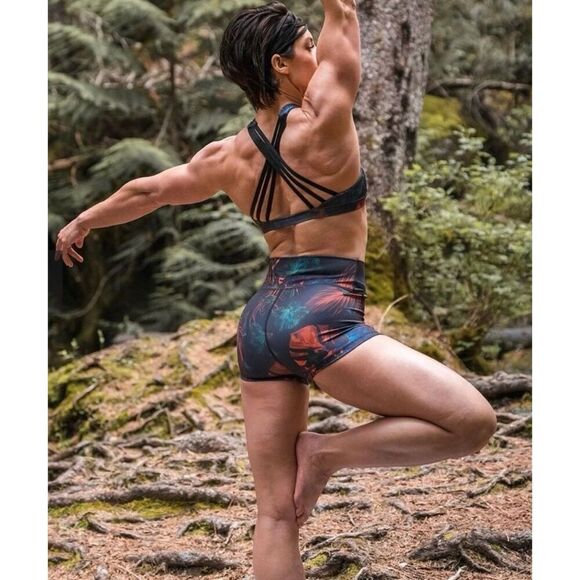 Flag nor Fail Vivid floral shorts size small excellent condition - Picture 2 of 9